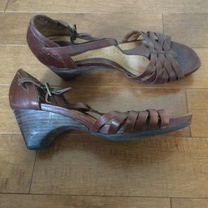 Clarks Artisan brown leather strappy sandal 7.5 M